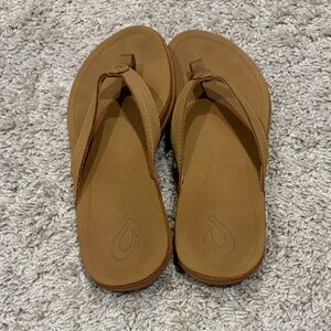 Olu Kai Aukai Women’s Tan Leather Thong Sandals - size 6